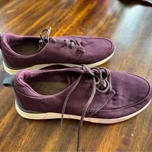 Reef Purple Sneakers Suede Low-Top size 9 women’s